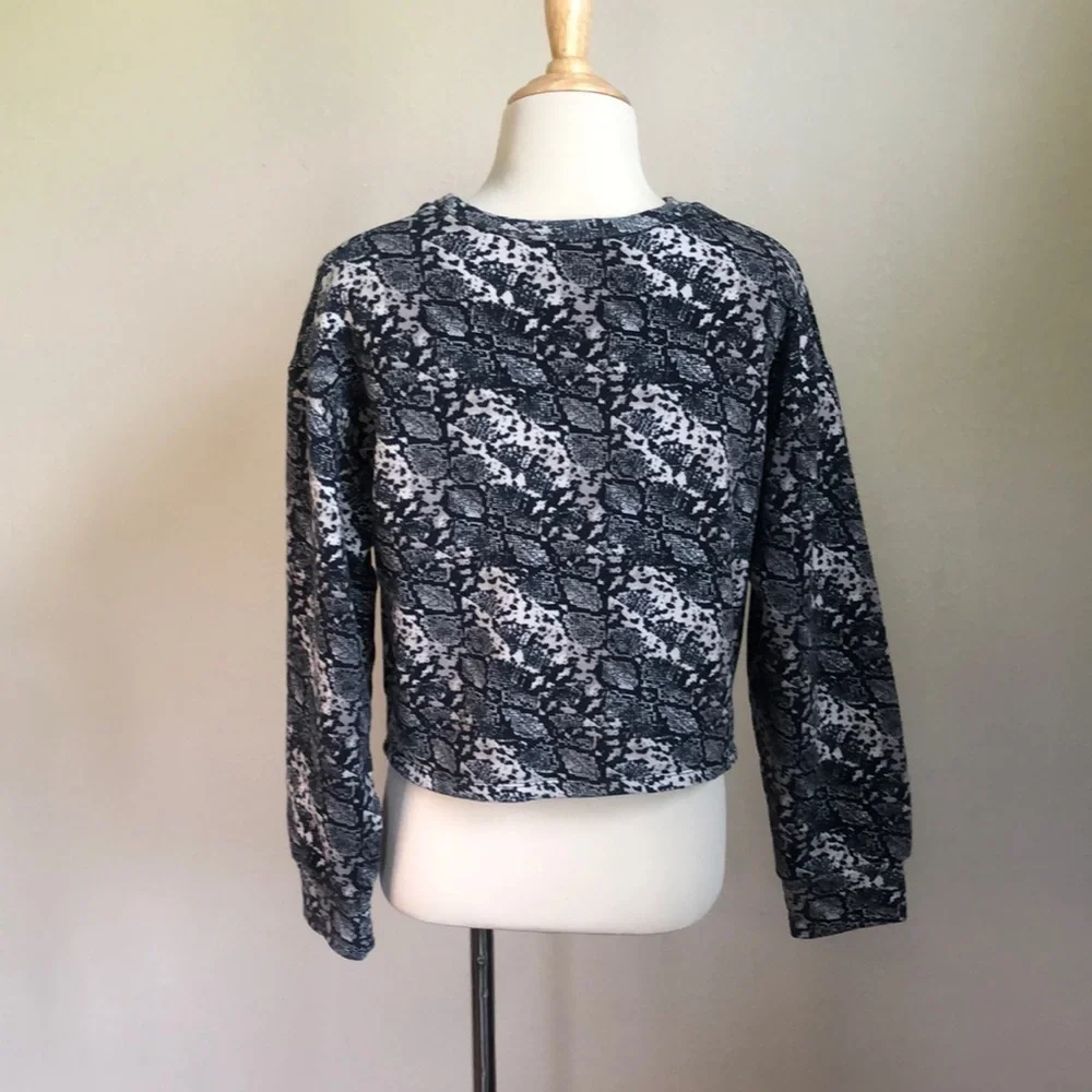 ZARA Women's Small Black Snakeskin Print‎ Long Sleeve Crop Top Cozy Comfy
